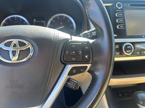 Used 2019 Toyota Highlander XLE image 30