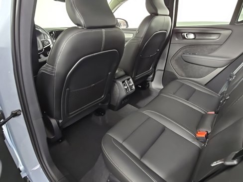 Certified 2024 Volvo XC40 B5 Plus w/ Climate Package image 15