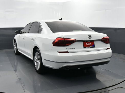 Used 2018 Volkswagen Passat 2.0T SE image 33