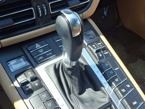Used 2021 Porsche Macan image 16