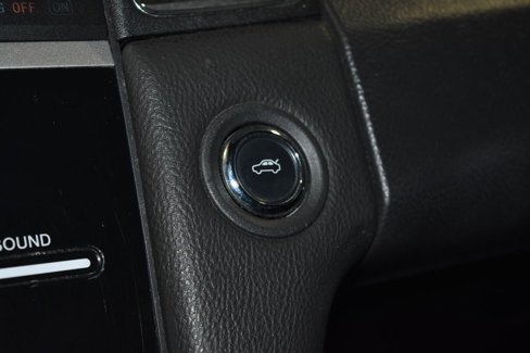 Used 2018 Ford Taurus Limited image 14