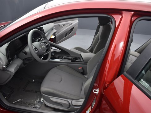 Certified 2025 Hyundai Elantra SE image 11