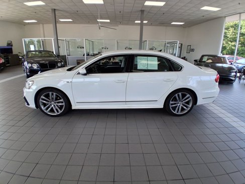 Used 2017 Volkswagen Passat 1.8T R-Line image 2