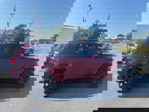 Used 2021 Jeep Grand Cherokee Laredo X image 5