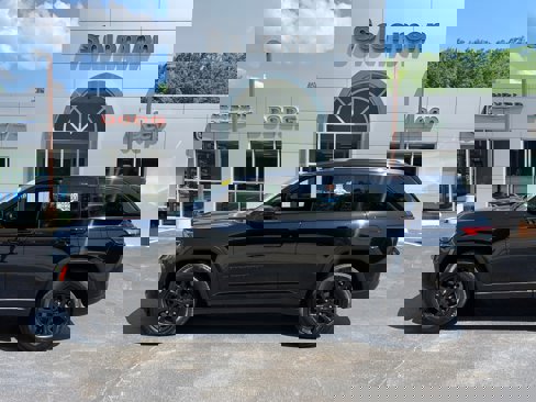 Certified 2024 Jeep Grand Cherokee Altitude image 1