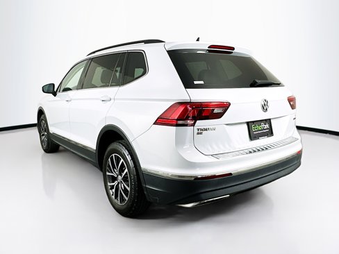 Used 2018 Volkswagen Tiguan SE w/ Panoramic Sunroof Package image 5