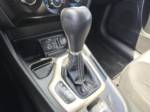 Used 2015 Jeep Cherokee Sport w/ Sport Appearance Group image 16