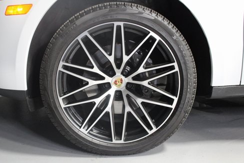 Certified 2024 Porsche Macan image 13