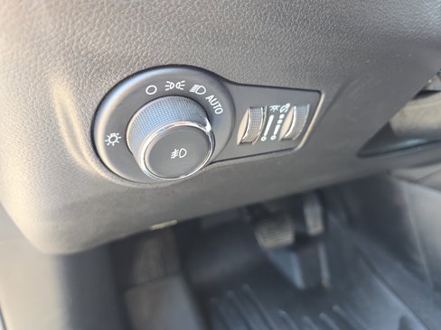Used 2022 Jeep Compass Limited image 25