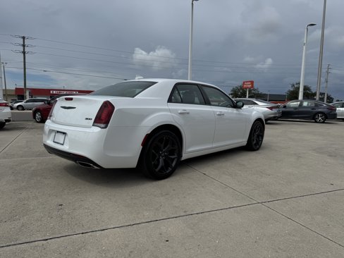 Used 2023 Chrysler 300 Touring w/ Sport Appearance Package image 4