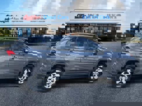 Used 2019 Toyota RAV4 LE image 6
