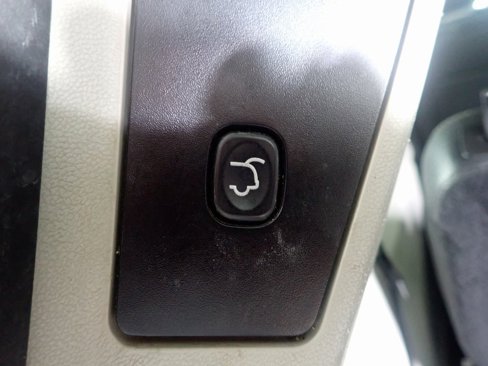 Used 2016 Chrysler Town & Country Touring image 14