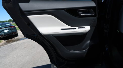 Used 2019 Jaguar F-PACE Prestige image 12
