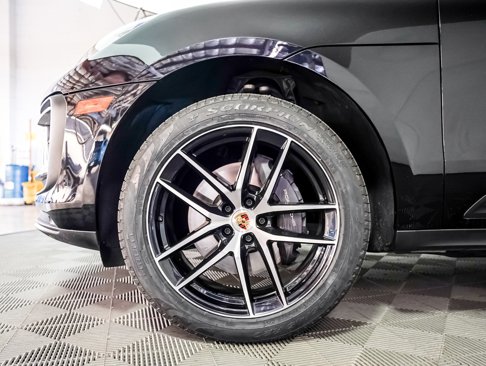 Certified 2023 Porsche Macan image 14