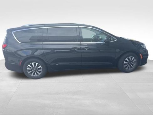 Used 2021 Chrysler Pacifica Touring-L image 6