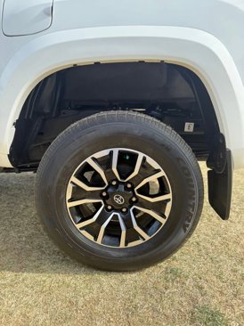 Used 2023 Toyota Tacoma TRD Sport image 32