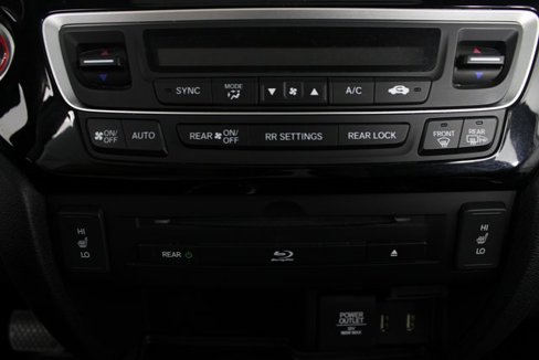 Used 2017 Honda Pilot Touring image 6