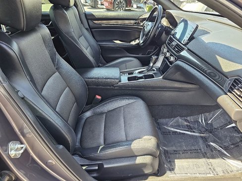 Used 2018 Honda Accord Sport image 16