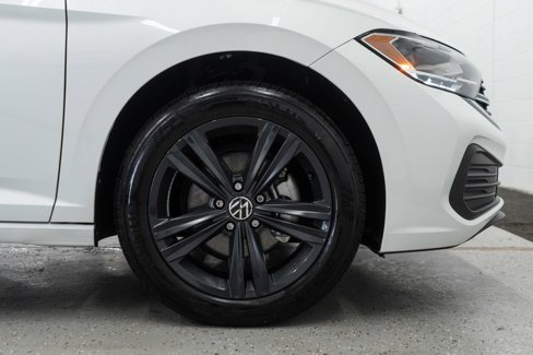 Used 2024 Volkswagen Jetta SE w/ Panoramic Sunroof Package image 38