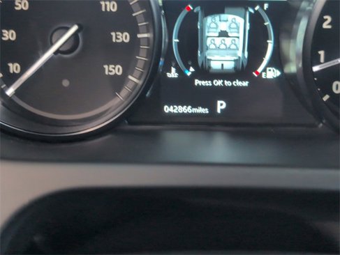 Used 2018 Land Rover Discovery Sport SE image 19