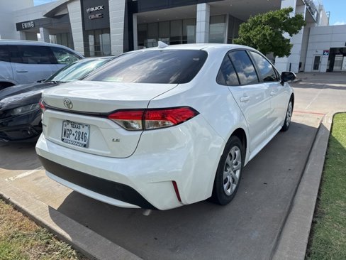 Used 2022 Toyota Corolla LE image 3