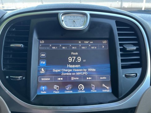 Used 2014 Chrysler 300 image 33