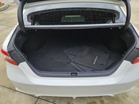Used 2018 Toyota Camry SE image 12