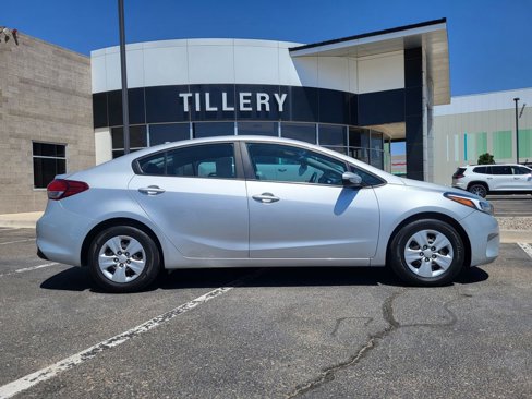 Used 2017 Kia Forte LX image 1
