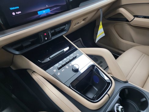 New 2026 Porsche Cayenne image 22