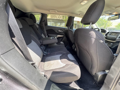 Used 2018 Jeep Cherokee Latitude w/ Altitude Package image 20