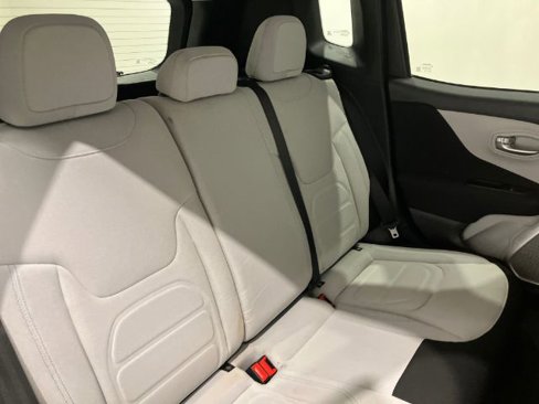 Used 2018 Jeep Renegade Latitude image 42