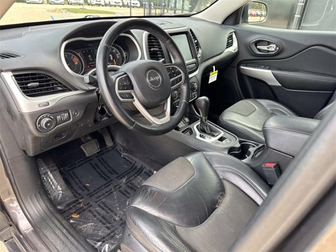 Used 2018 Jeep Cherokee Latitude Plus w/ Comfort/Convenience Group image 17