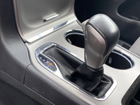Used 2021 Jeep Grand Cherokee Laredo image 17