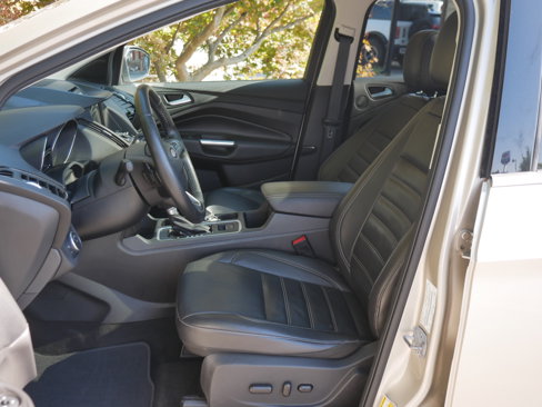 Used 2017 Ford Escape Titanium image 3