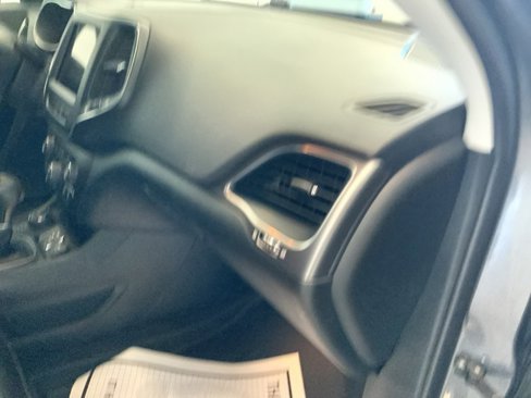 Used 2022 Jeep Cherokee Latitude Lux w/ Mopar Interior Package image 34