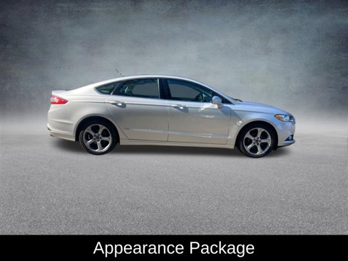 Used 2016 Ford Fusion SE image 8