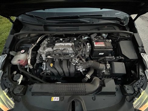 Used 2021 Toyota Corolla LE image 11
