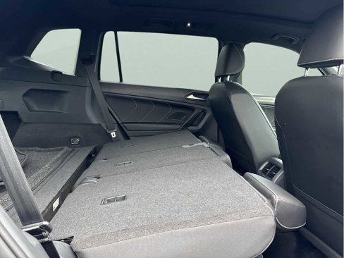 Certified 2022 Volkswagen Tiguan SE R-Line image 43