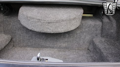 Used 1986 Lincoln Town Car image 16