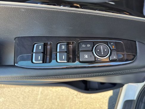 Used 2017 Kia Sorento LX w/ LX Convenience Package image 12