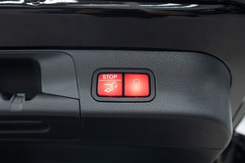 Used 2024 Mercedes-Benz GLB 250 4MATIC w/ Driver Assistance Package image 35