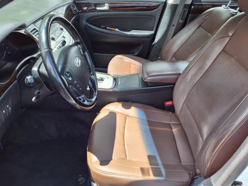 Used 2013 Hyundai Genesis 3.8 image 9