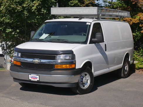 Used 2018 Chevrolet Express 2500 image 2