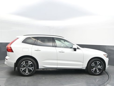 Certified 2022 Volvo XC60 B5 Momentum w/ Advanced Package image 8