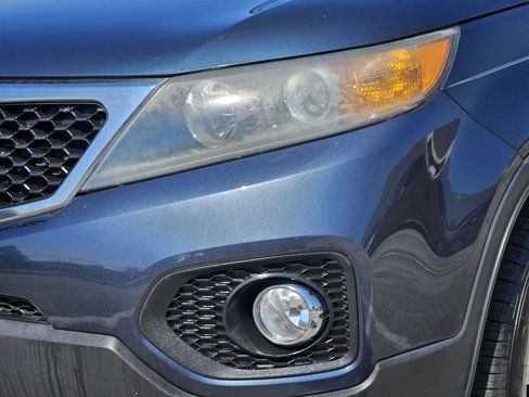 Used 2011 Kia Sorento LX w/ Convenience Pkg image 6
