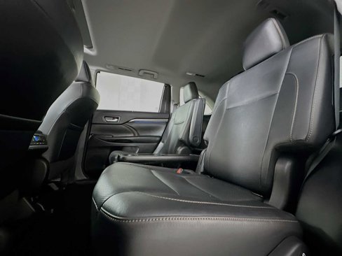 Used 2018 Toyota Highlander Limited image 23
