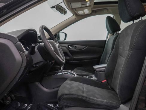 Used 2016 Nissan Rogue SV image 18