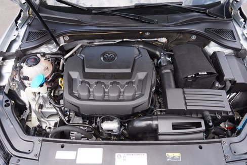 Used 2018 Volkswagen Passat 2.0T image 9