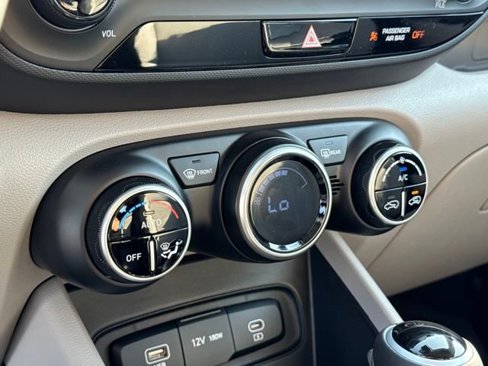 New 2025 Hyundai Venue SEL image 20