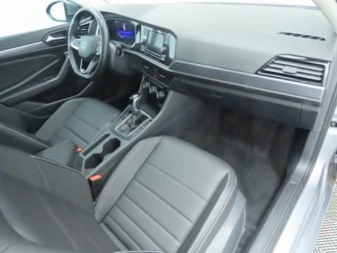 Certified 2024 Volkswagen Jetta SE image 18